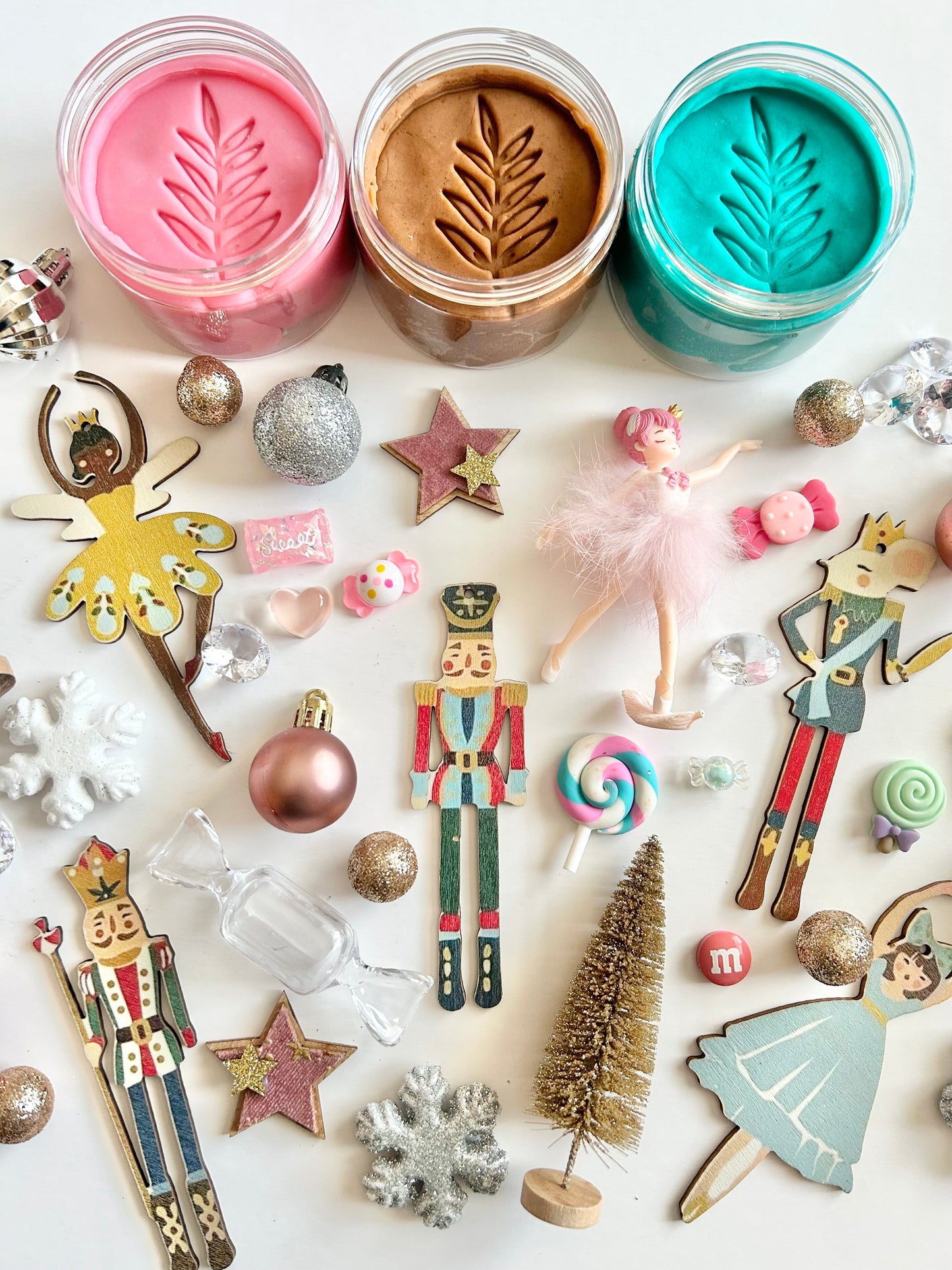 GET CRACKIN’ PLAY KIT