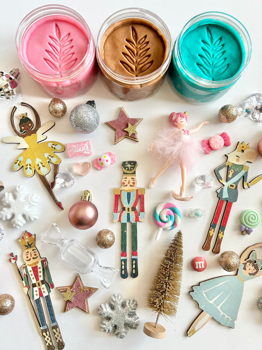 GET CRACKIN’ PLAY KIT